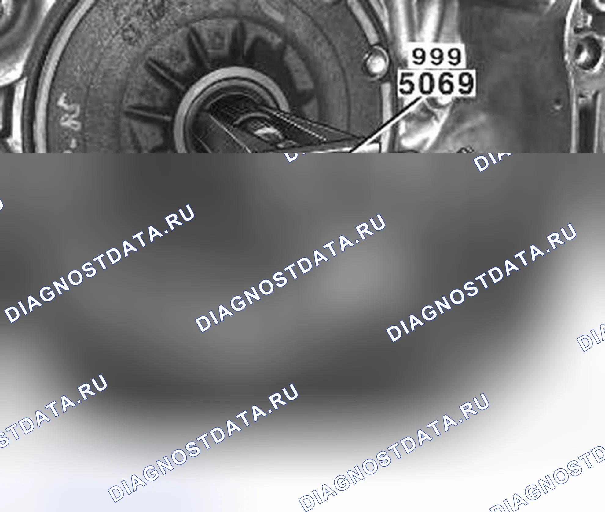 Рис. 203: Удаление уплотнительного кольца из масляного насоса. Volvo S40 II