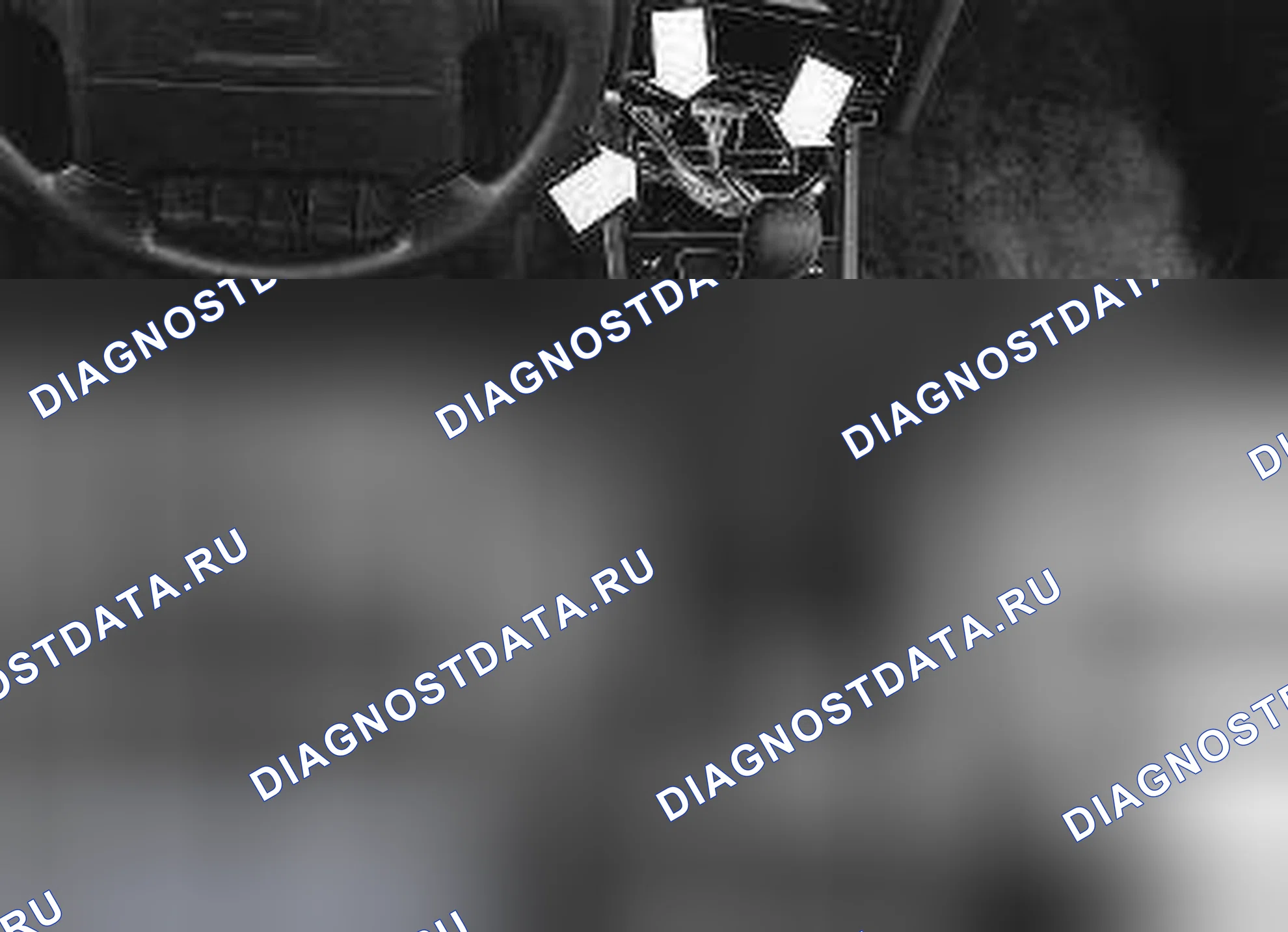 Рис. 699: Снятие кронштейна туннеля. Volvo C70 I