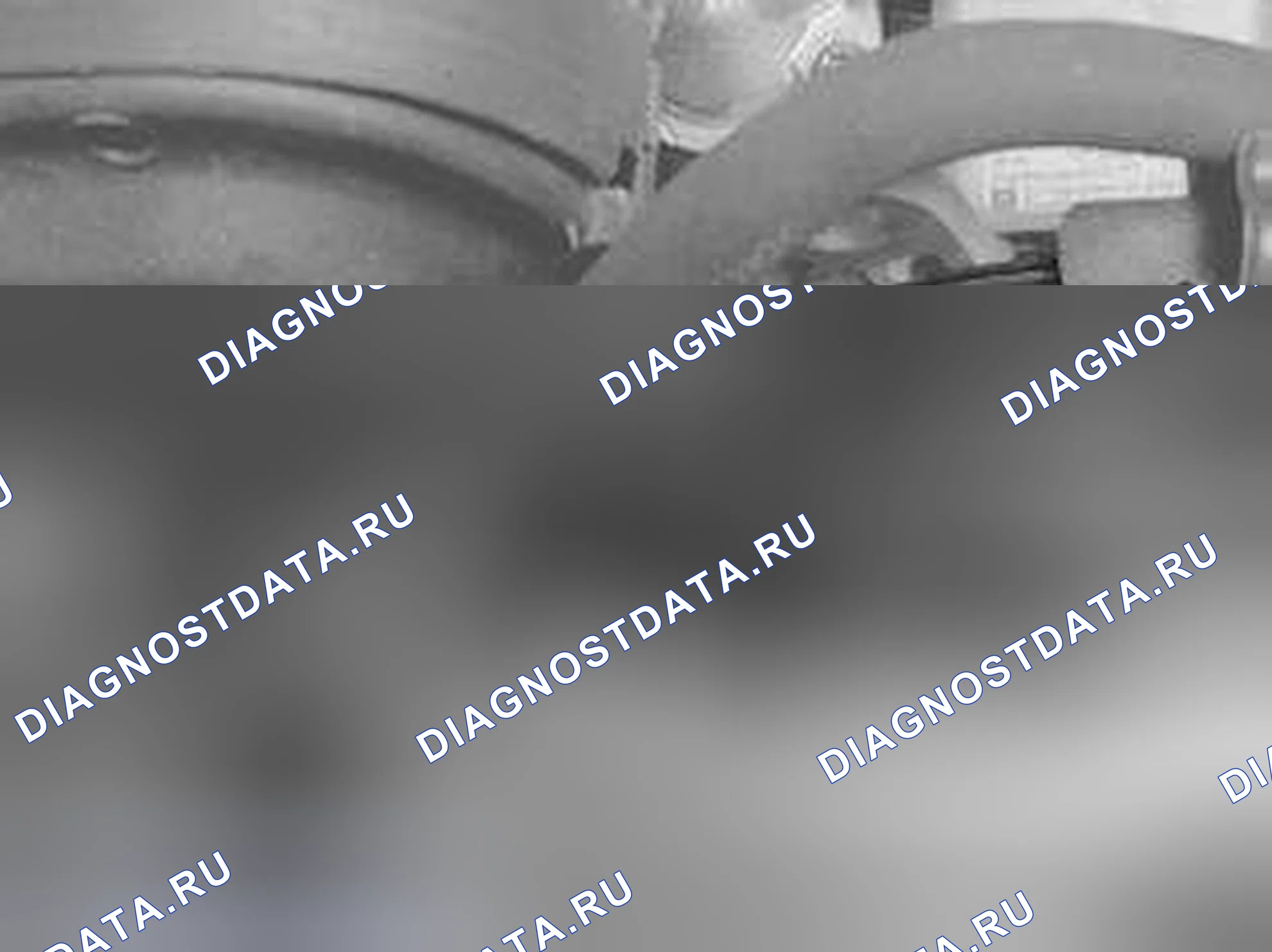 Рис. 30: Снятие приводного ремня. Volvo S80 I