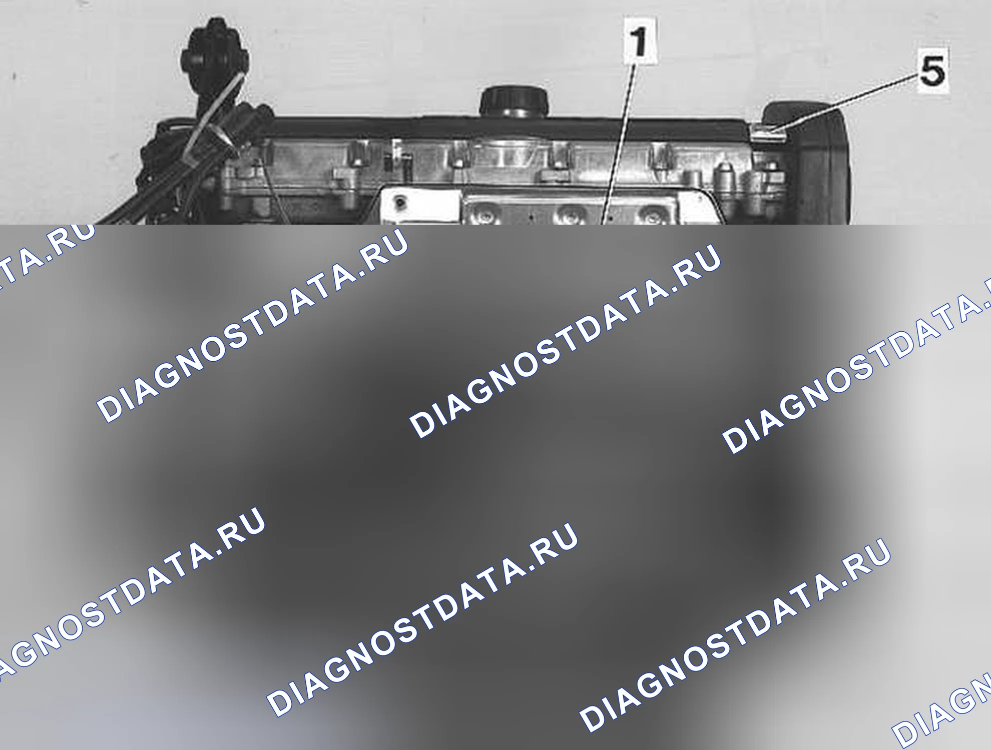 Рис. 71: Перенос компонентов на стороне выпуска. Volvo C70 I