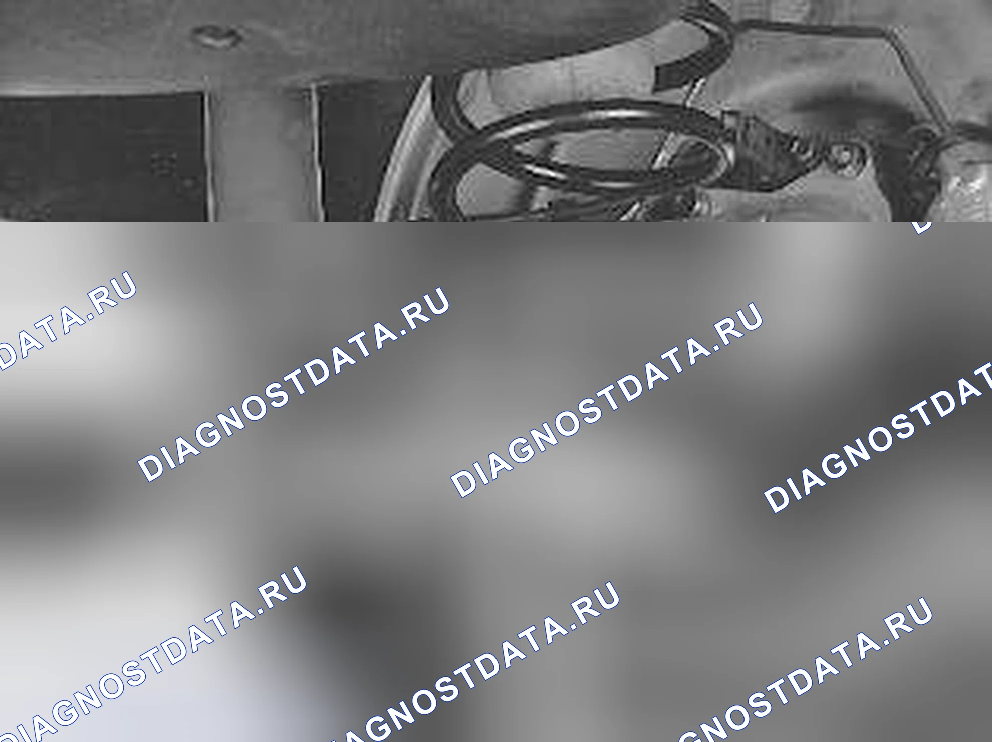 Рис. 8: Нажать на продольный рычаг так, чтобы нагрузка воспринималась от амортизатора. Volvo C70 I