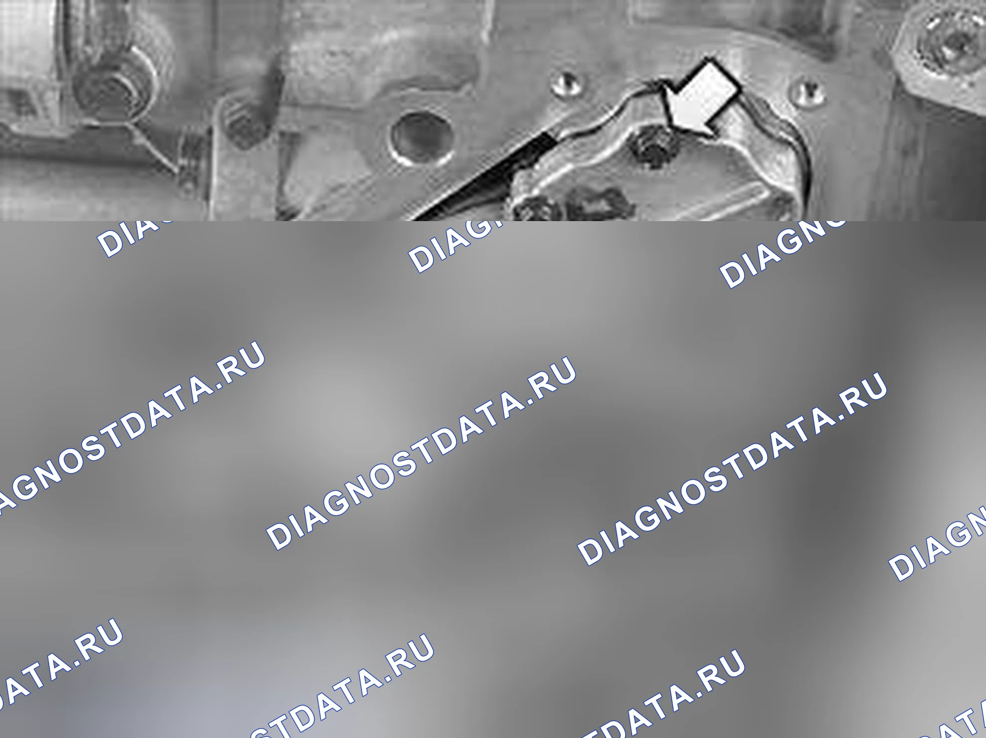 Рис. 842: СНЯТИЕ КОРПУСА АККУМУЛЯТОРА С КОРОБКИ ПЕРЕДАЧ. Volvo XC90 I