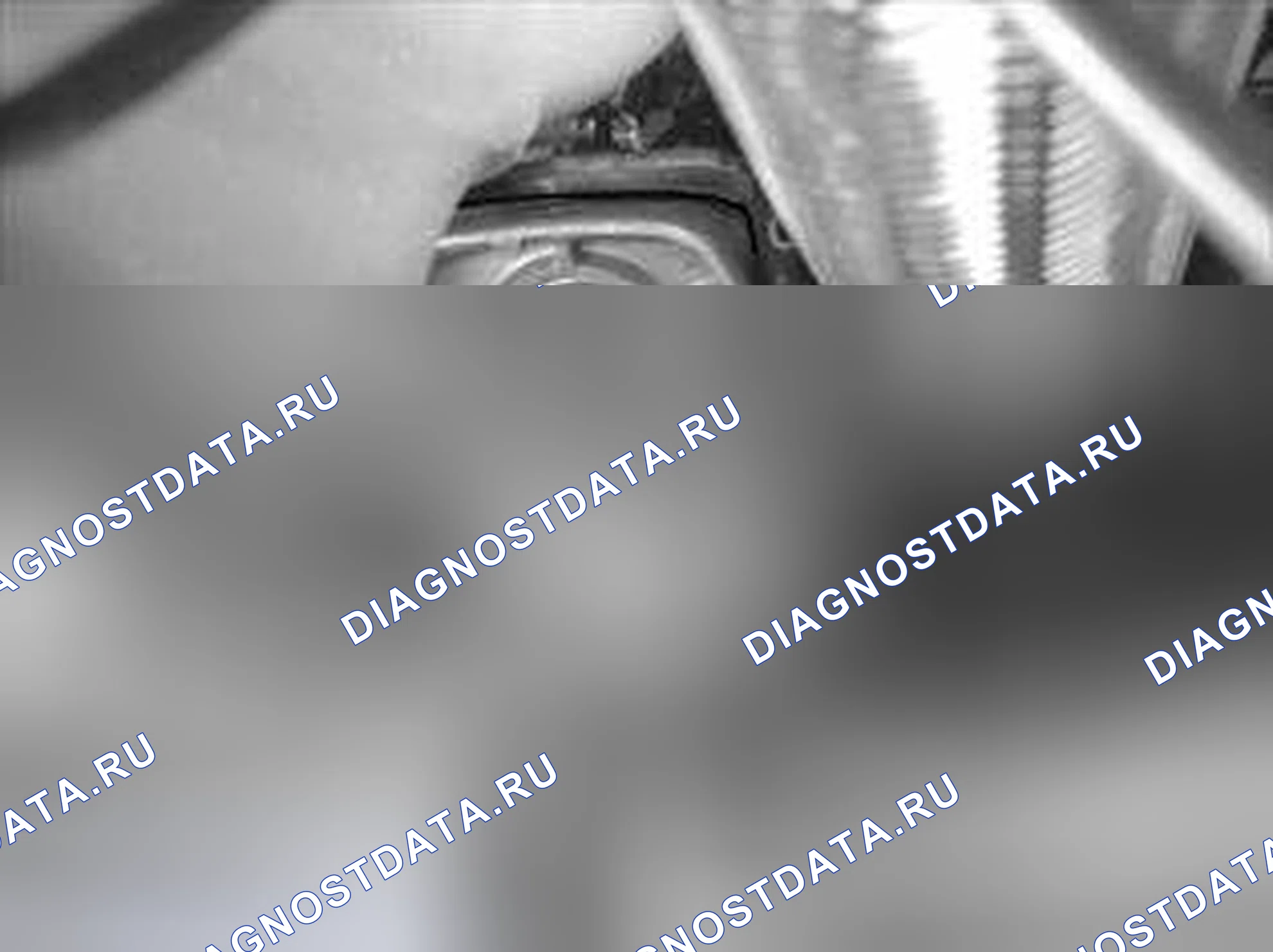 Рис. 210: Установка задней опоры двигателя. Volvo C70 I
