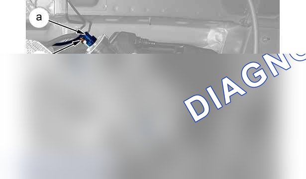 Снятие - установка: бачок для присадки — b1kg04kd. Peugeot 3008 I