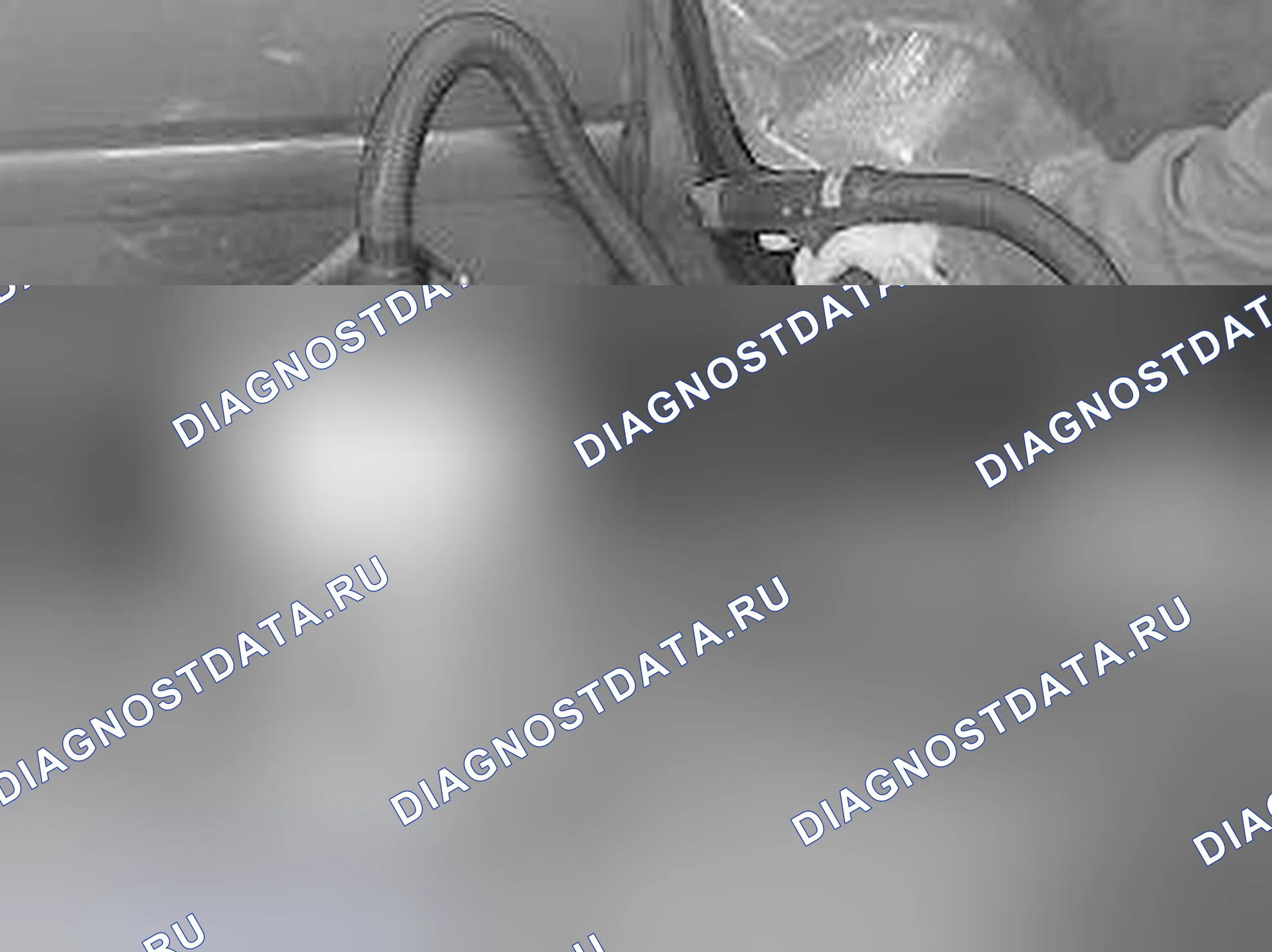 Рис. 98: Пескоструйная обработка любой ржавчины. Volvo C70 I