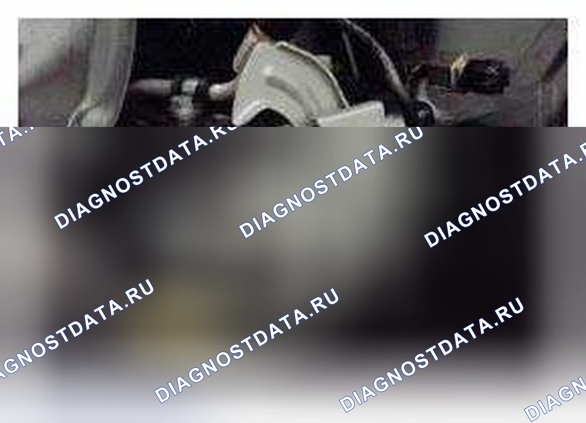 Рис. 22: Защелка капота. MINI Cooper S I