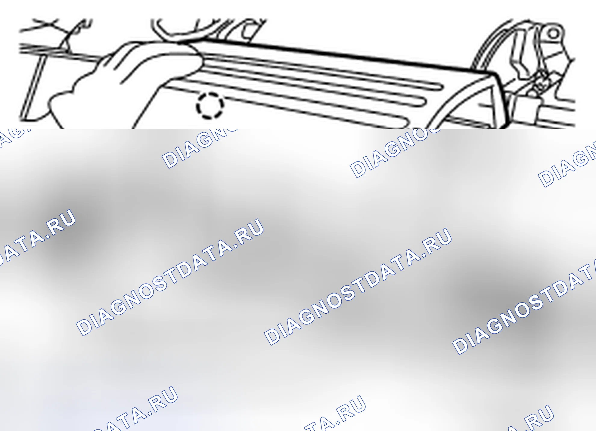 Рис. 31: Верхний перчаточный ящик. Nissan X-Trail I