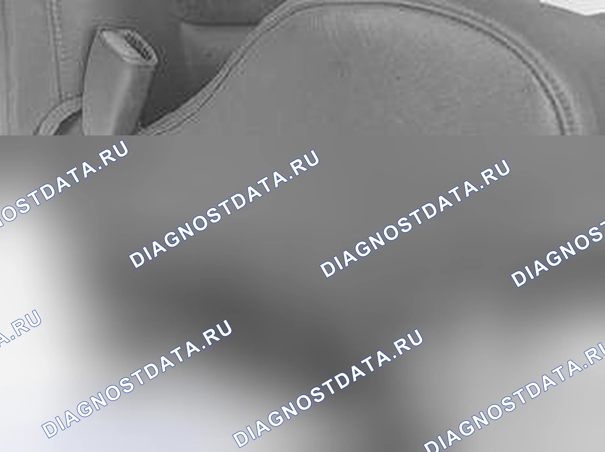 Рис. 451: Снятие пряжки ремня безопасности. Volvo C70 I