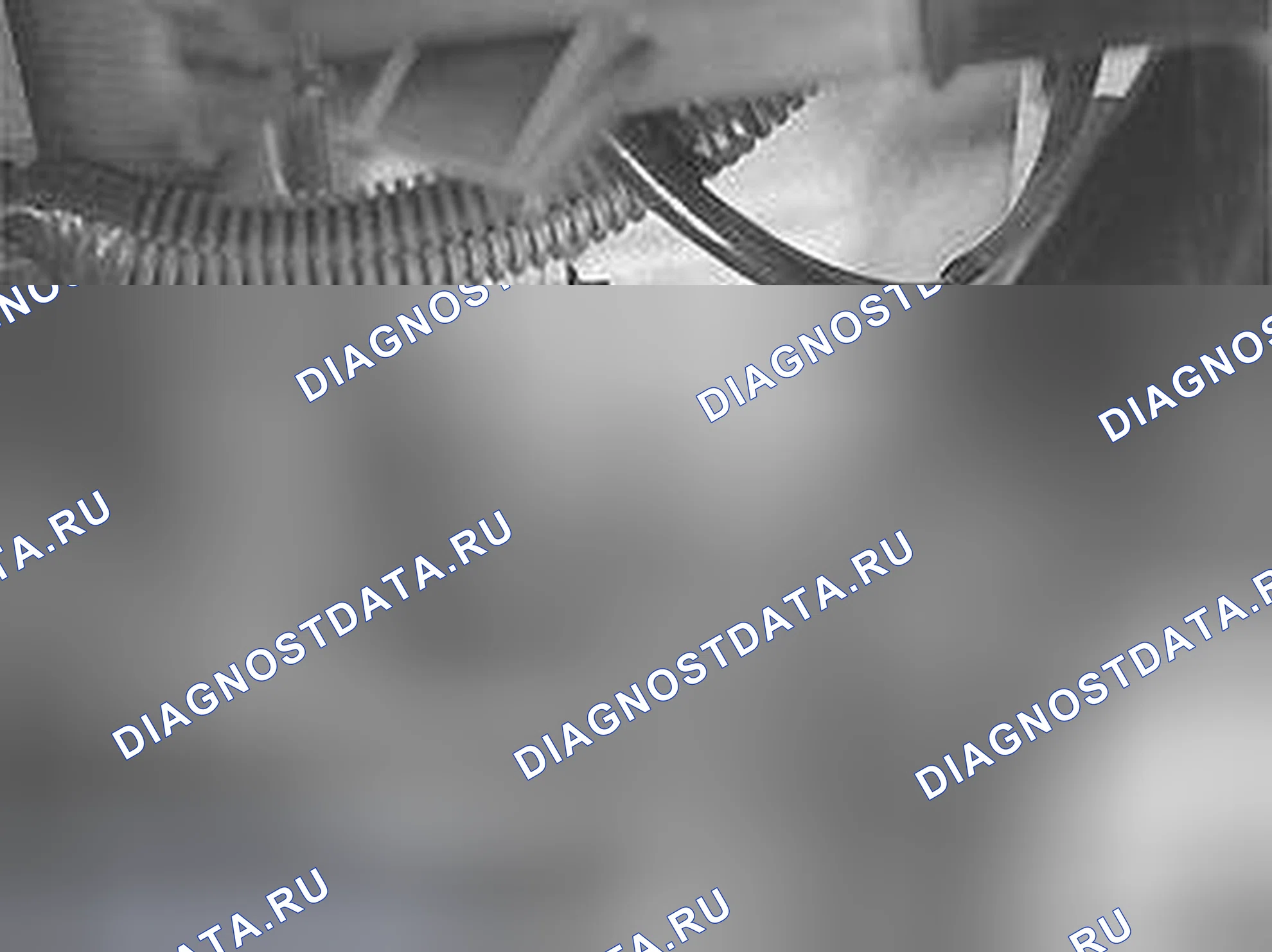 Рис. 663: Ослабить гайку на возвратной линии кронштейна масляной трубы (несколько оборотов). Volvo XC70 I рестайлинг