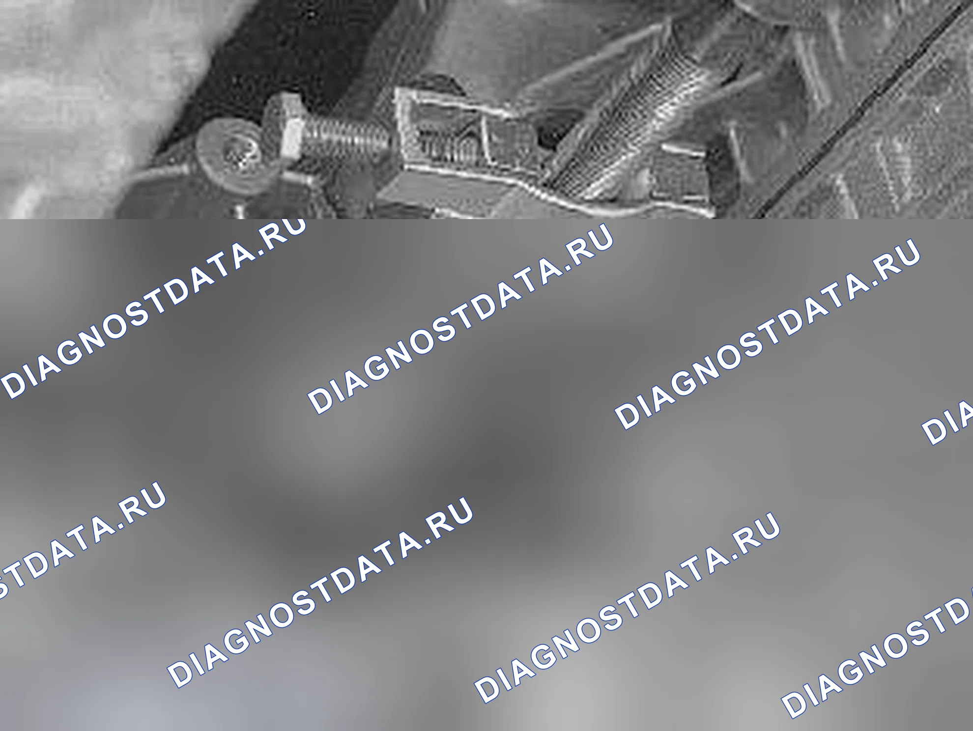 Рис. 320: Удаление уплотнительного кольца для соединительной розетки. Volvo V70 II