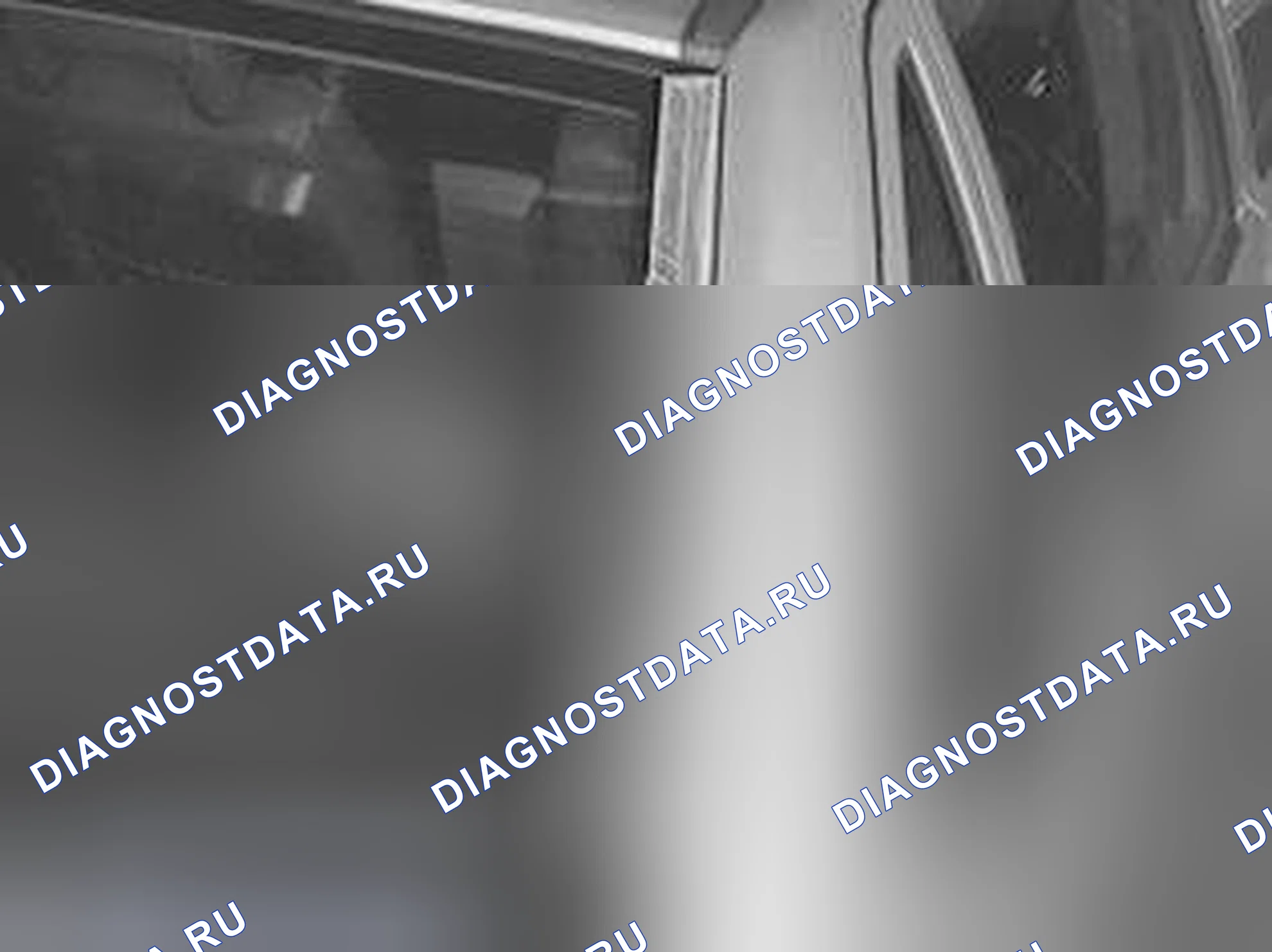 Рис. 87: Маскировка обрезков лобовых стекол при окраске крыши. Volvo C70 I