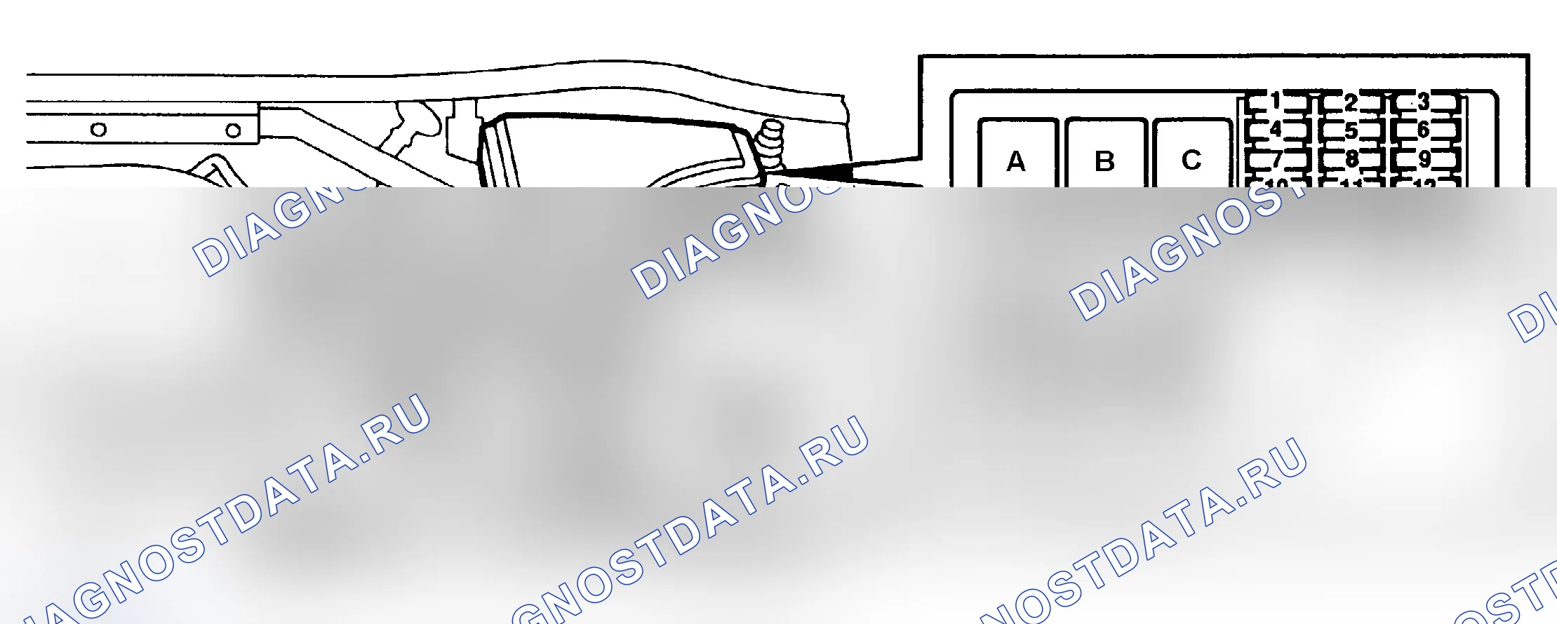 Рис. 18: ИДЕНТИФИКАЦИЯ ПАНЕЛИ ПРЕДОХРАНИТЕЛЕЙ ПОД КАПОТОМ (1994-96). Saab 900 I
