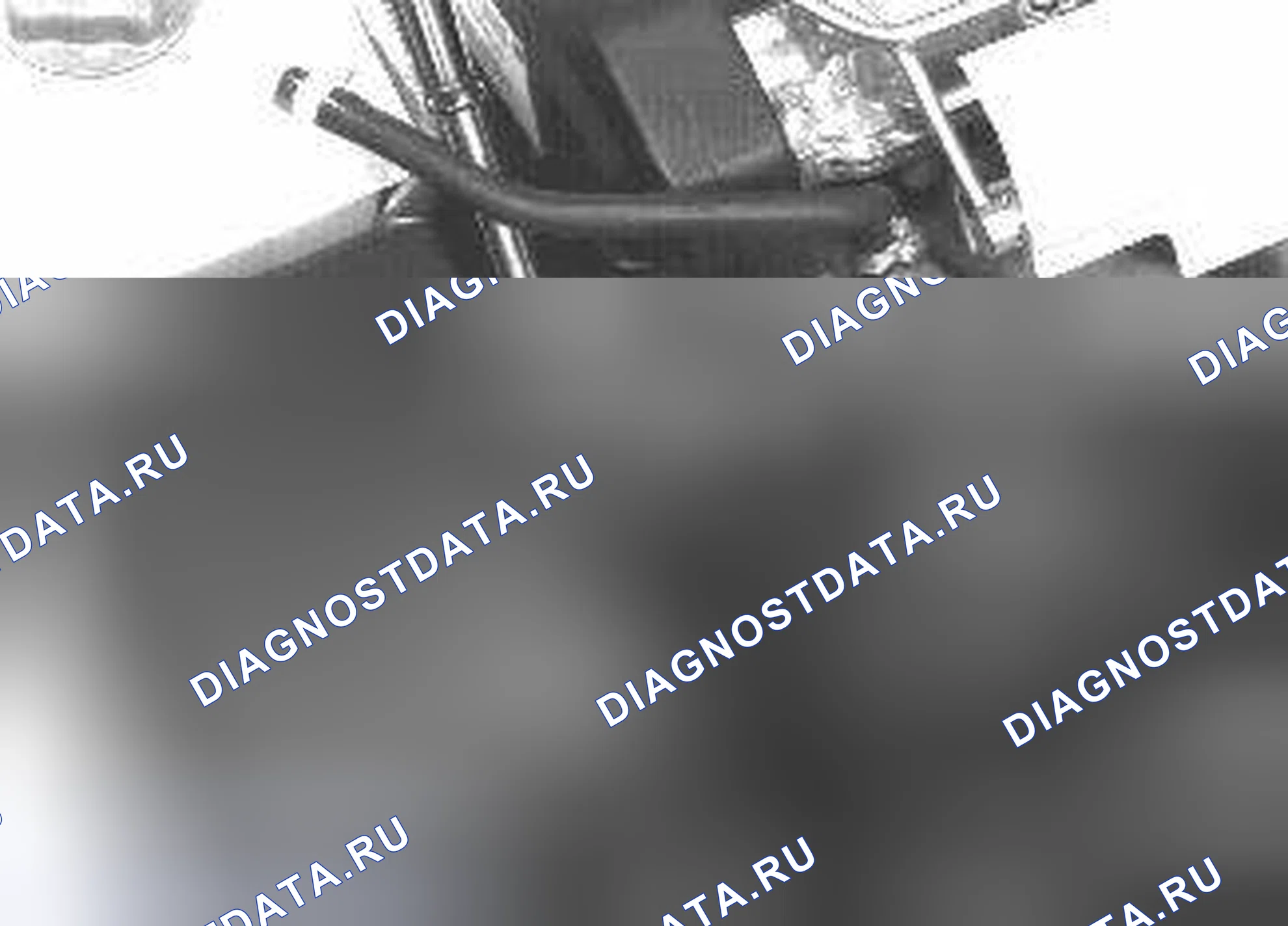 Рис. 37: Демонтаж ремней вспомогательного оборудования. Volvo C70 I