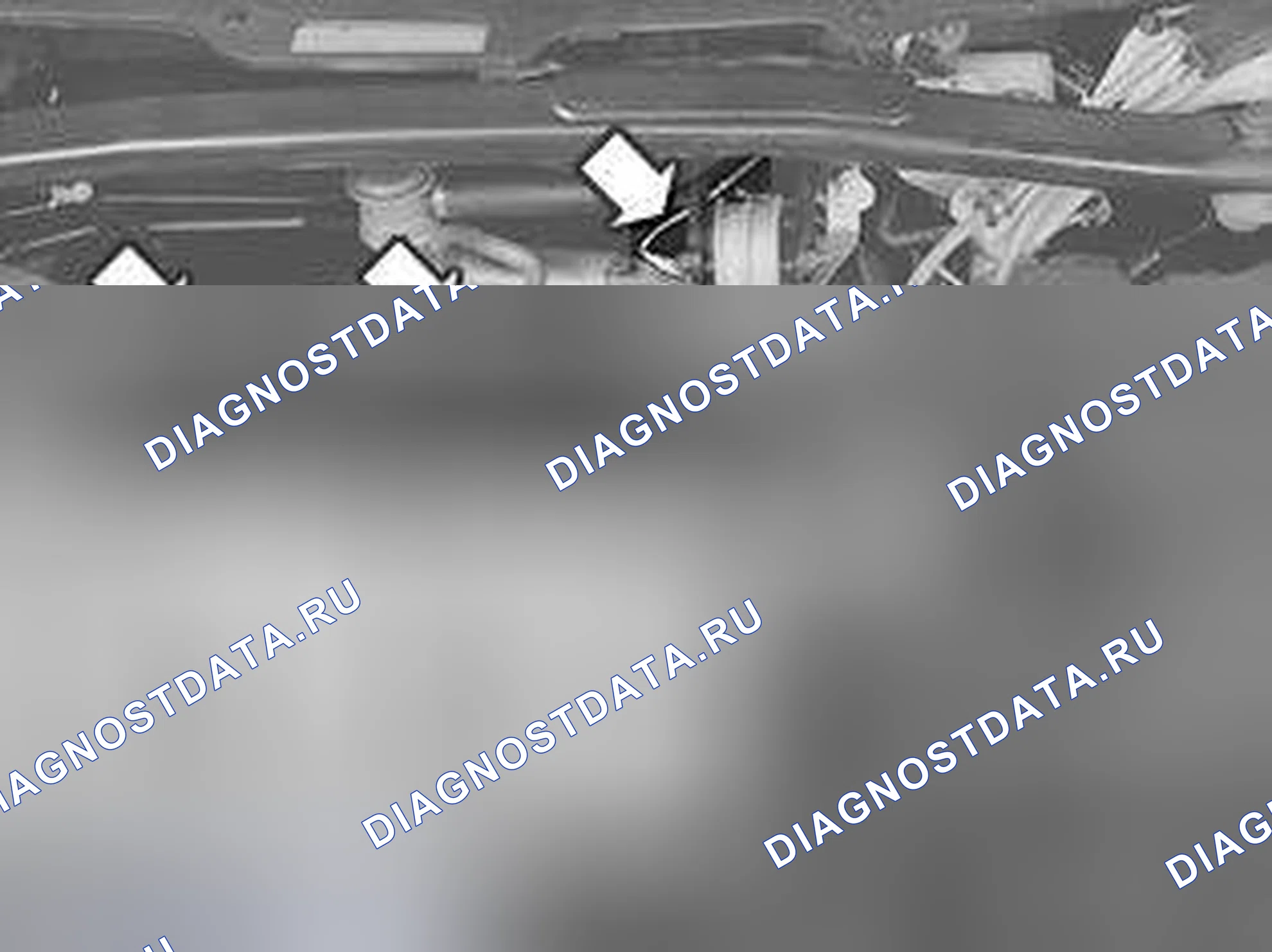 Рис. 241: Снятие крышки свечи зажигания (только для шестицилиндровых двигателей). Volvo S80 I