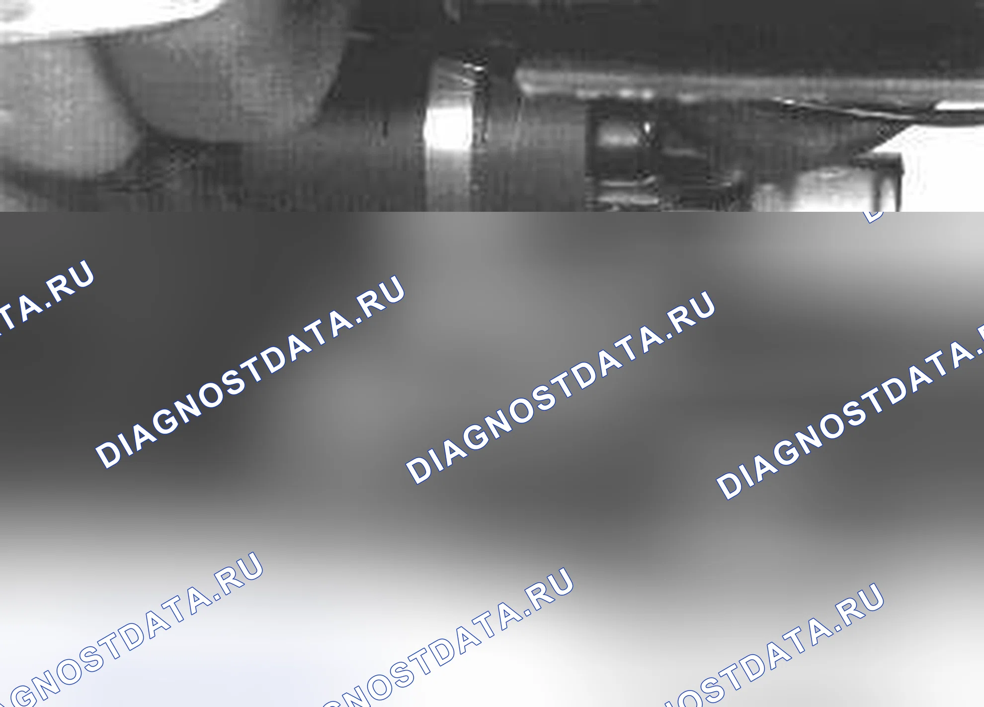 Рис. 61: Отвернуть гайку с подушки двигателя. Volvo C70 I