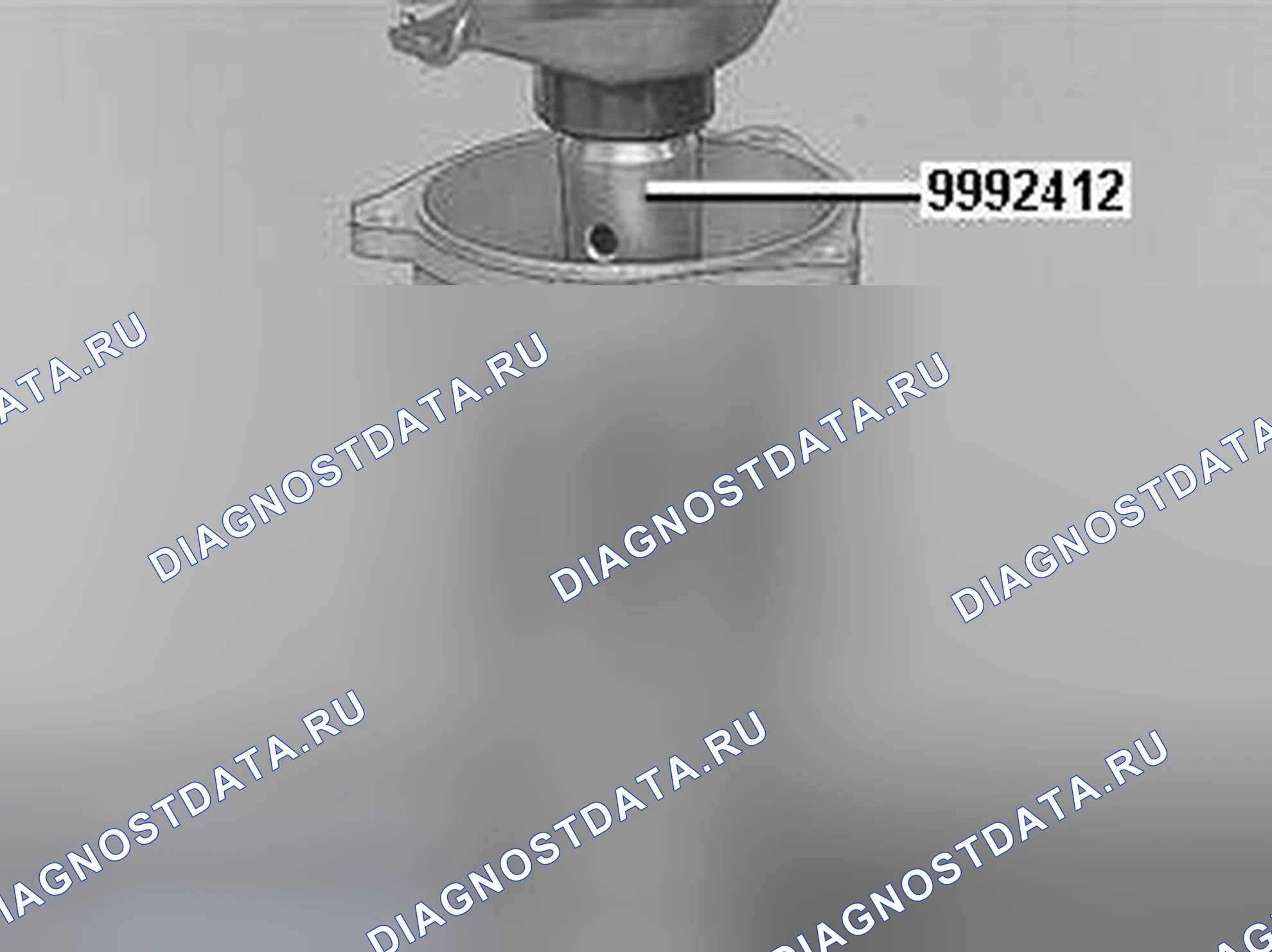 Рис. 266: Установка корпуса вязкой муфты и подшипника на фланец. Volvo V70 II