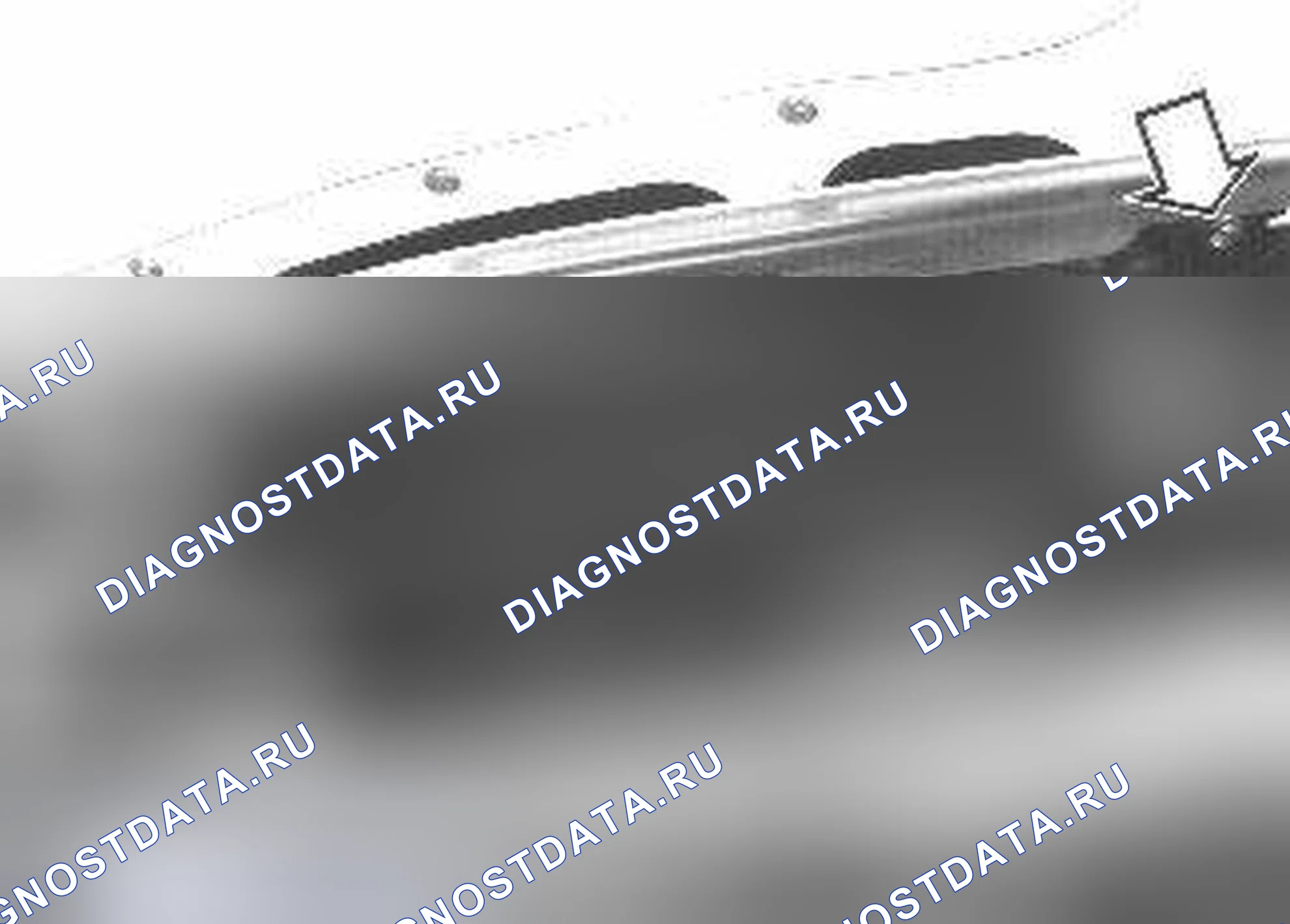 Рис. 57: Снять нижние винты конденсатора переменного тока. Volvo C70 I